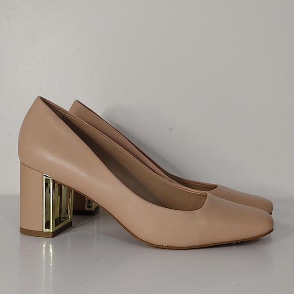 DKNY Shoes - Picture 4 of 9